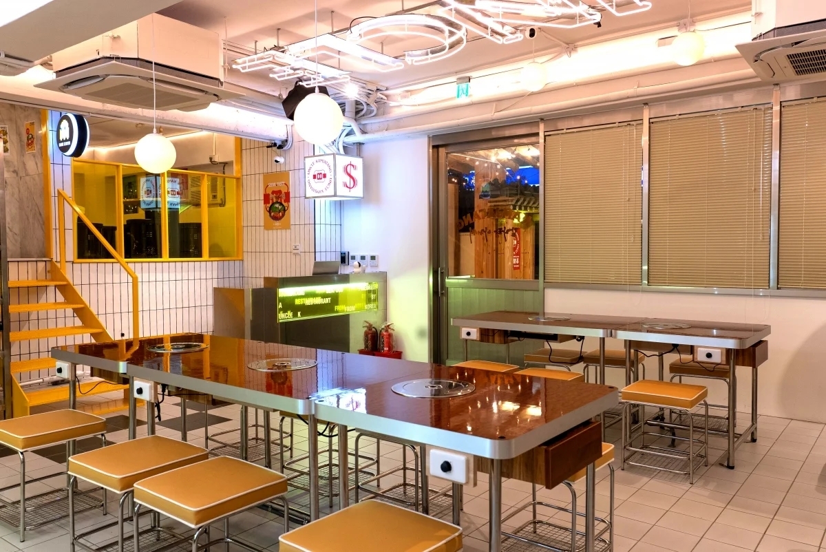 UNCLE-K正宗韓式排骨火鍋店內裝橫