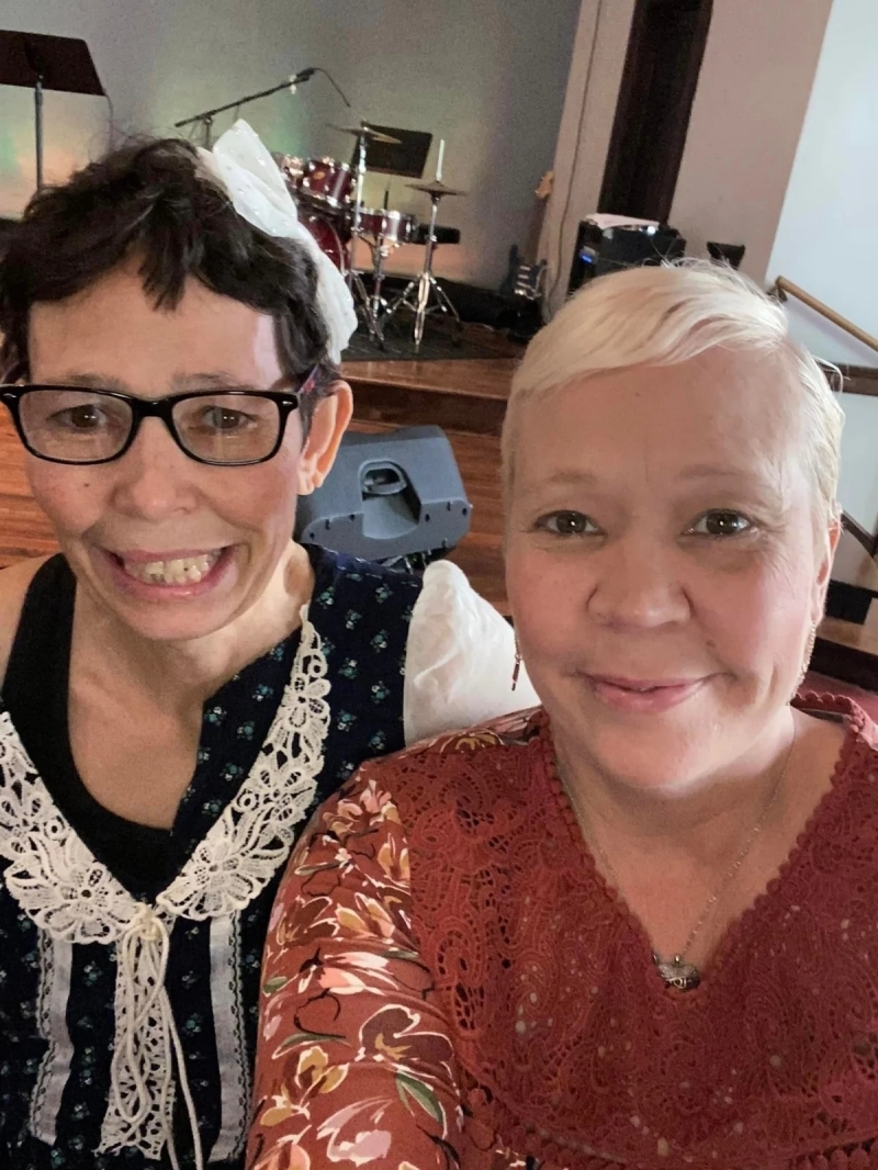 梅麗莎姐妹重逢後合影！