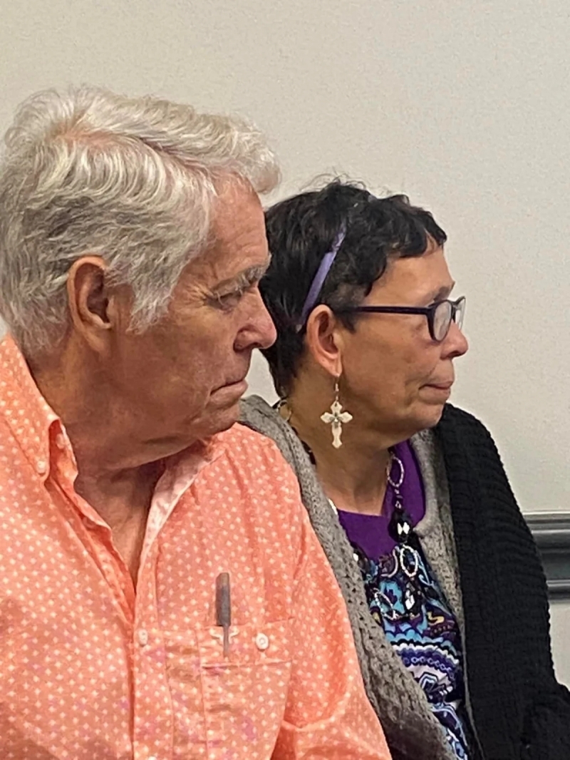 梅麗莎與家人側面神似