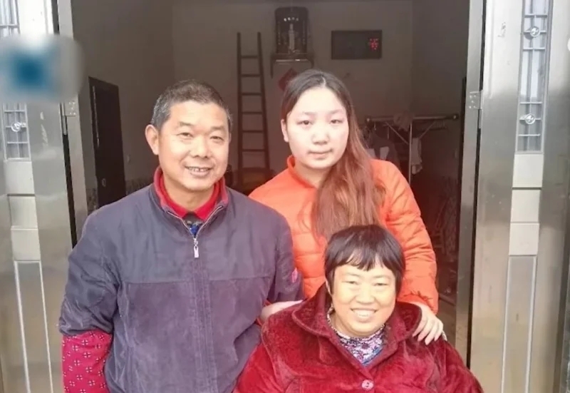 因為老婆無法生育,兩人領養一女長大成人