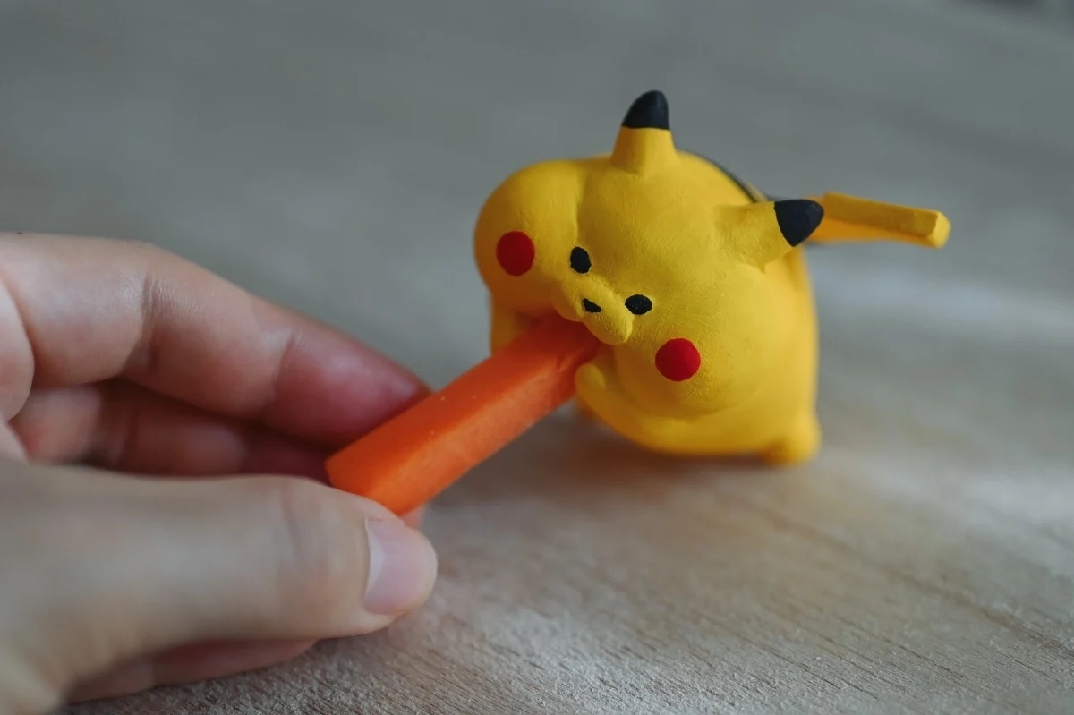 倉鼠皮卡丘吃胡蘿蔔