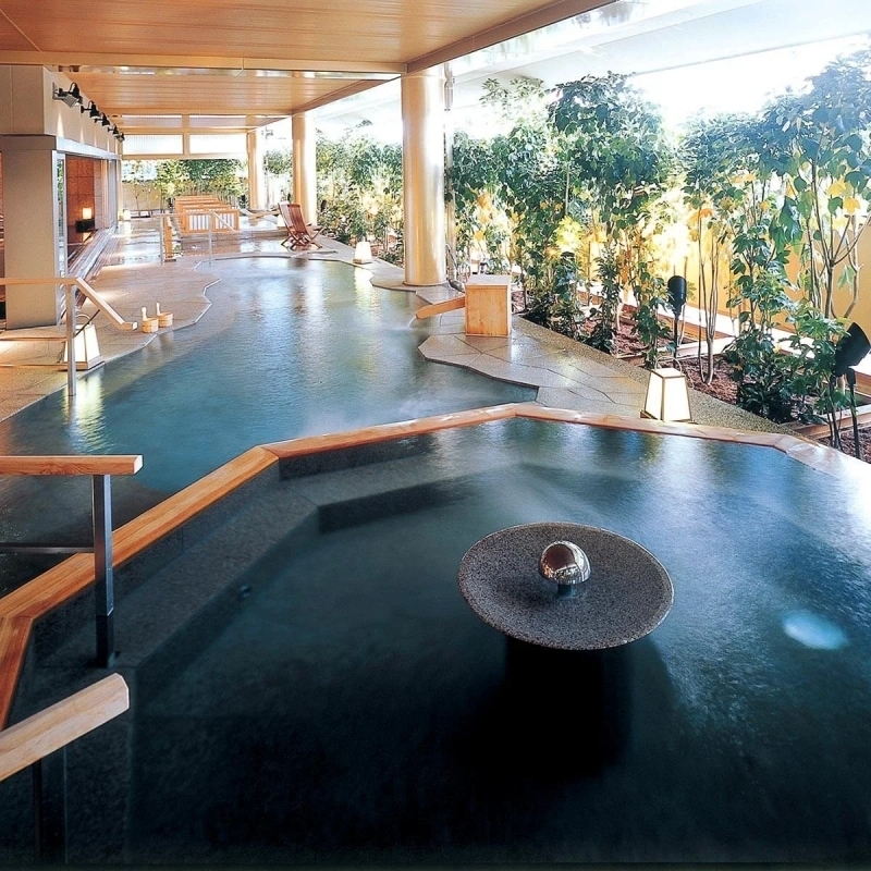 湯之國天祥除開湯1300年、持續舒緩訪客身心的山代傳統溫泉， 尚有於2012年開湯的美肌之湯、自家泉源。 