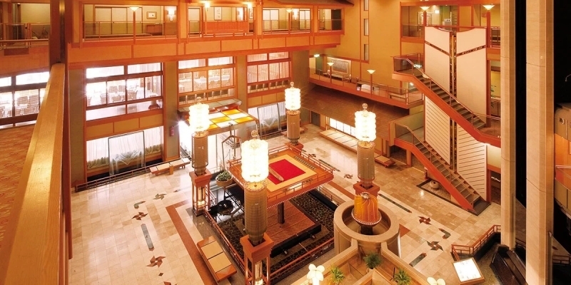 八幡屋奢華的大廳