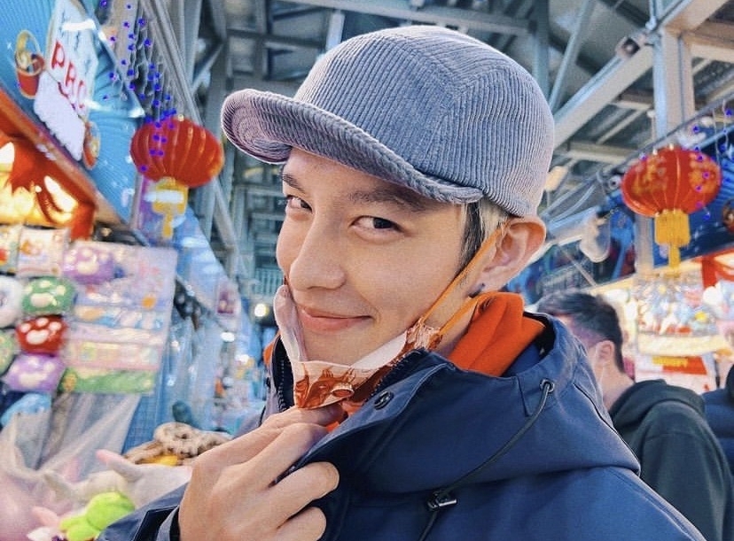 疑似與王一起逛年貨大街