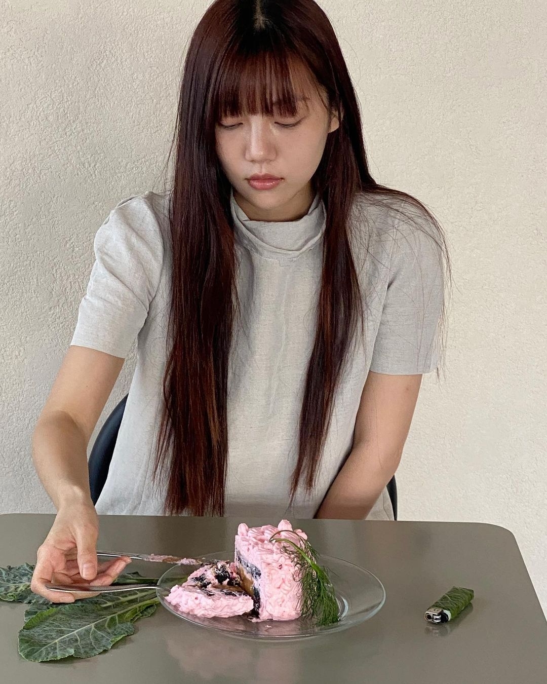 店裡熱賣的粉紅蒔蘿香菜蛋糕是人氣王