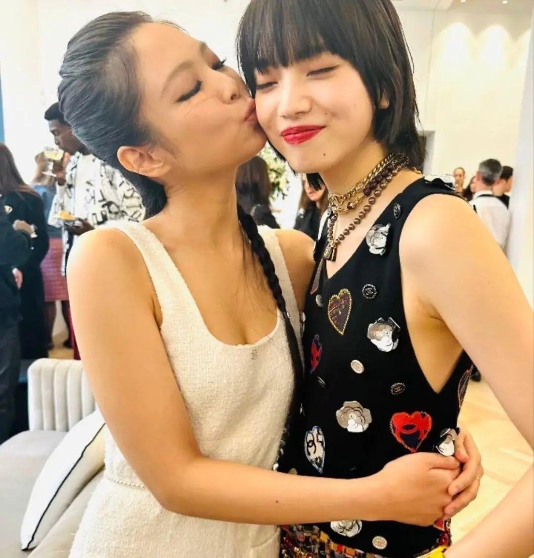 小松菜奈、Jennie