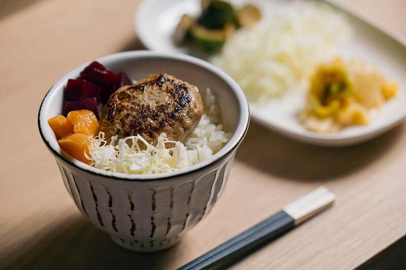 肉旨房「月見雞漢堡排」