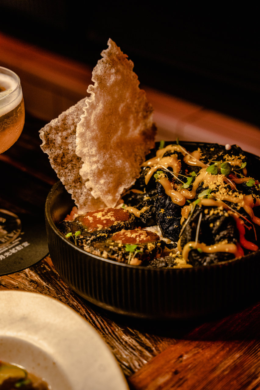 月光茗酊室 特製餐點「黑！酥炸小卷皮蛋」