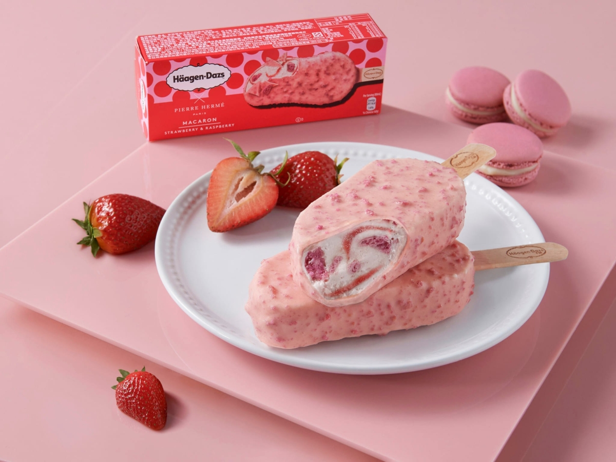 哈根達斯x Pierre Hermé聯名「草莓覆盆子馬卡龍脆皮雪糕」
