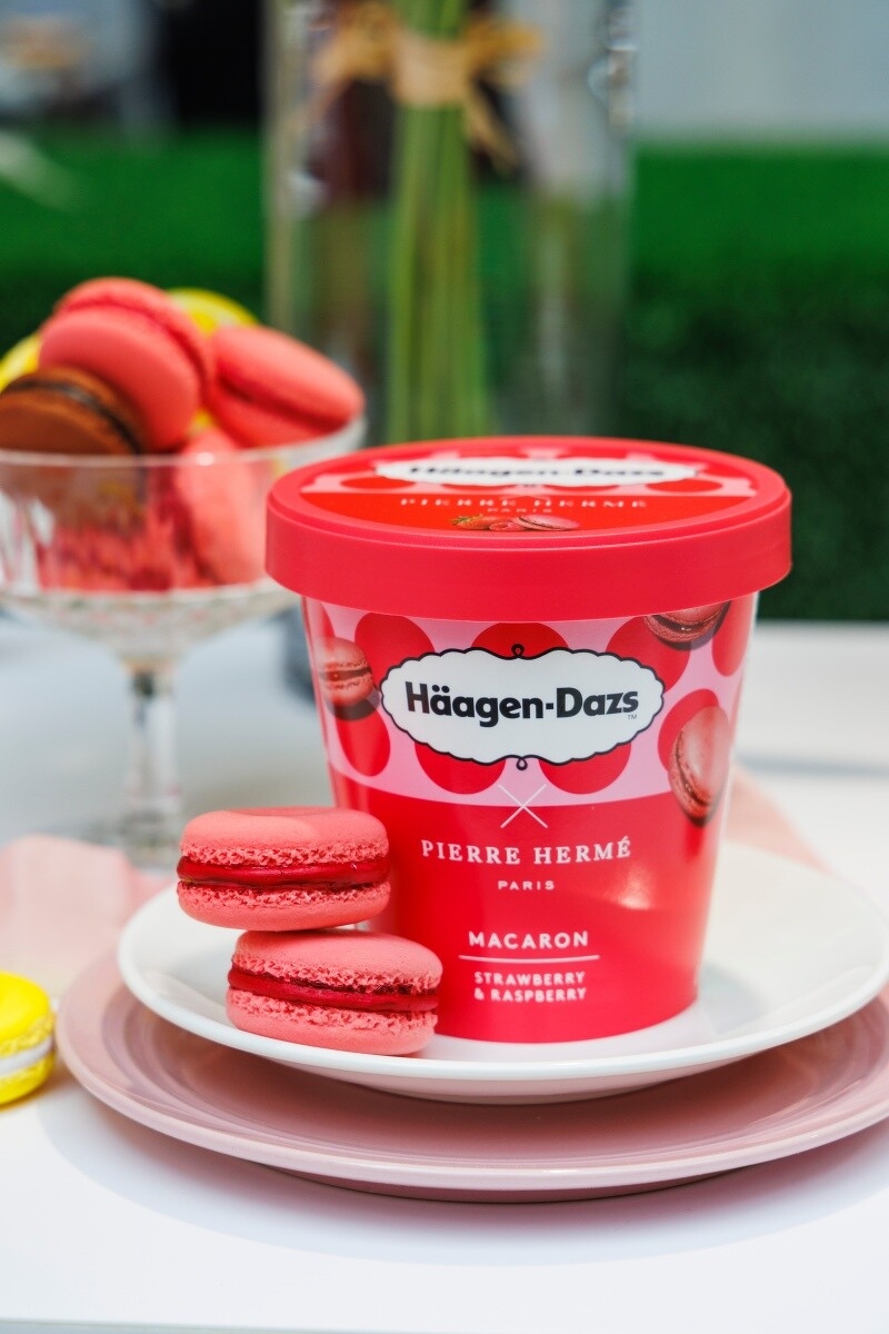 哈根達斯x Pierre Hermé聯名「草莓覆盆子馬卡龍」冰淇淋