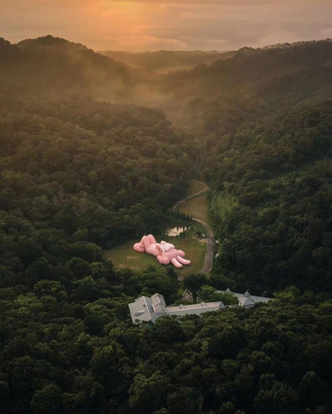 《KAWS：HOLIDAY》印尼站