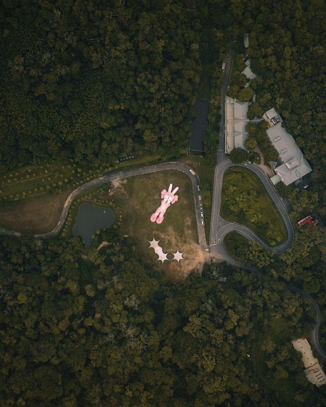 《KAWS：HOLIDAY》印尼站