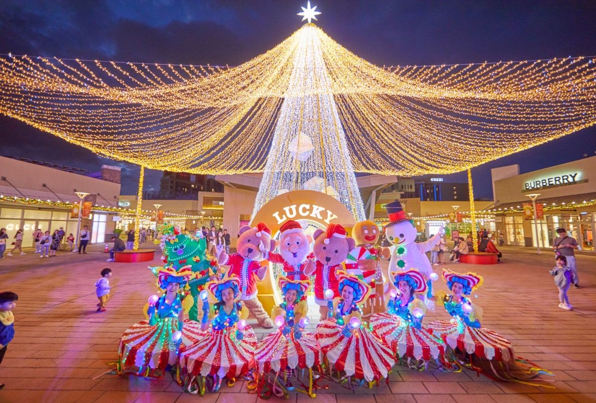 「巨型幸運聖誕樹」在華泰二期廣場亮相