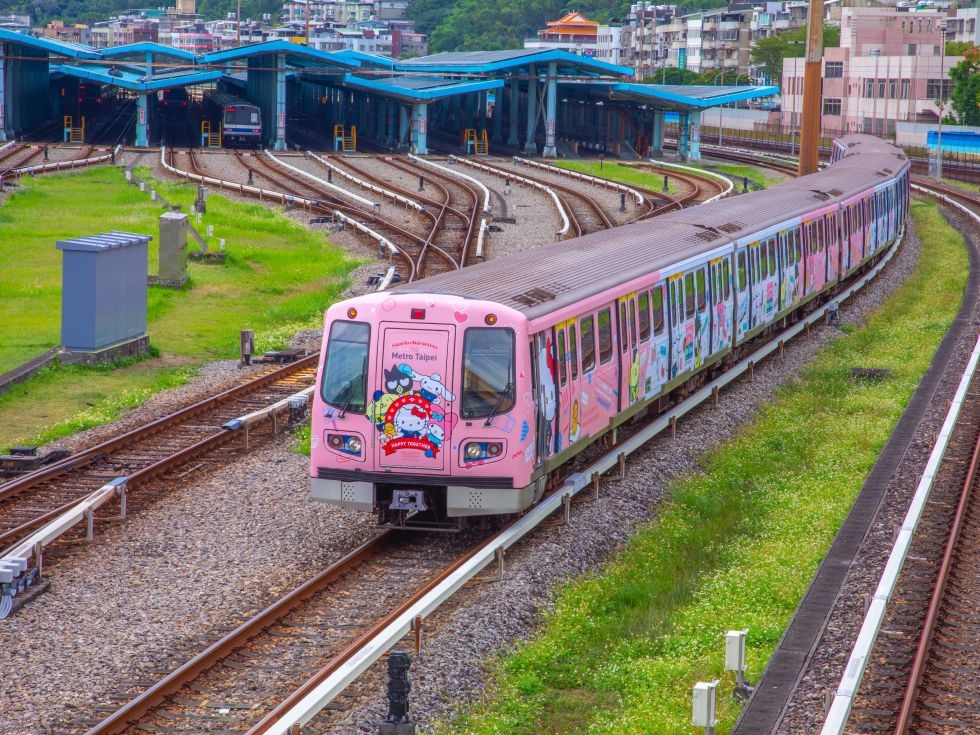 HELLO KITTY捷運彩繪列車