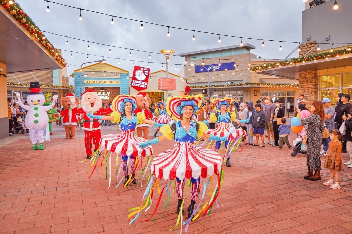 「聖誕嘉年華大遊行」在三期廣場舉行
