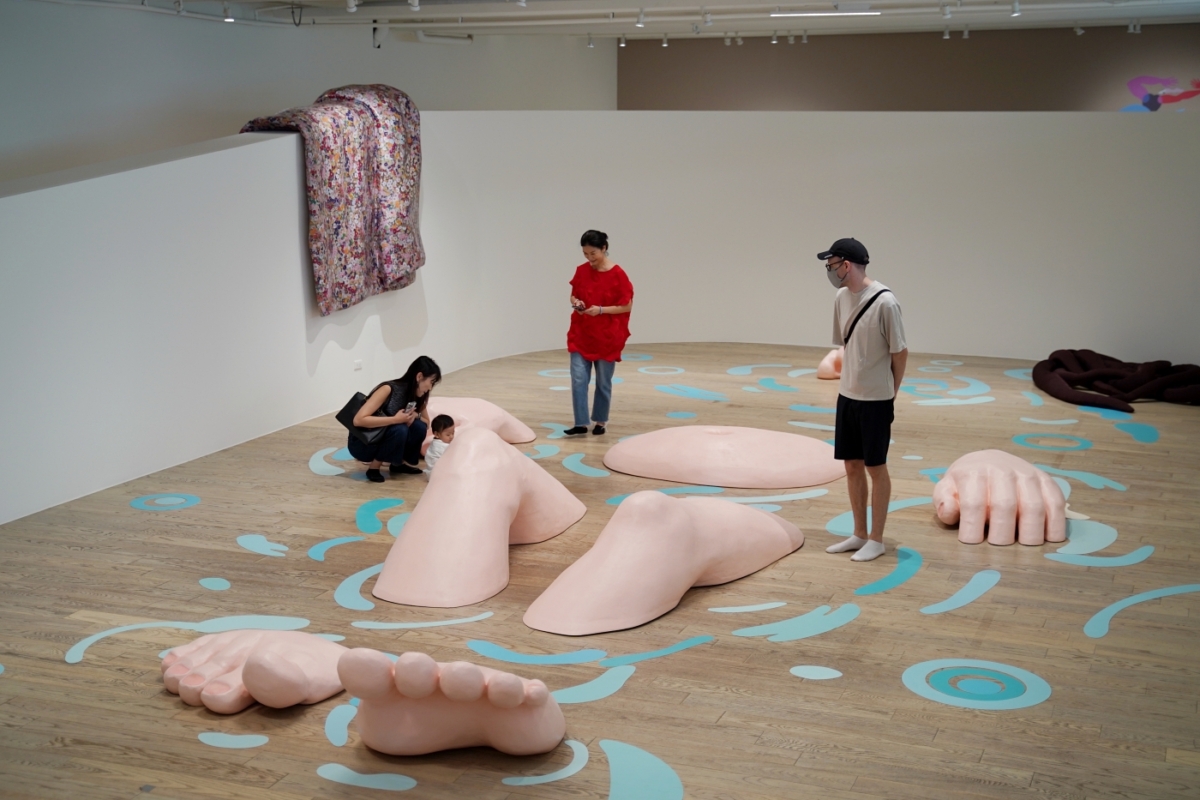 《洗澡》各個部位、水波紋等所有作品物件都可以隨意移動