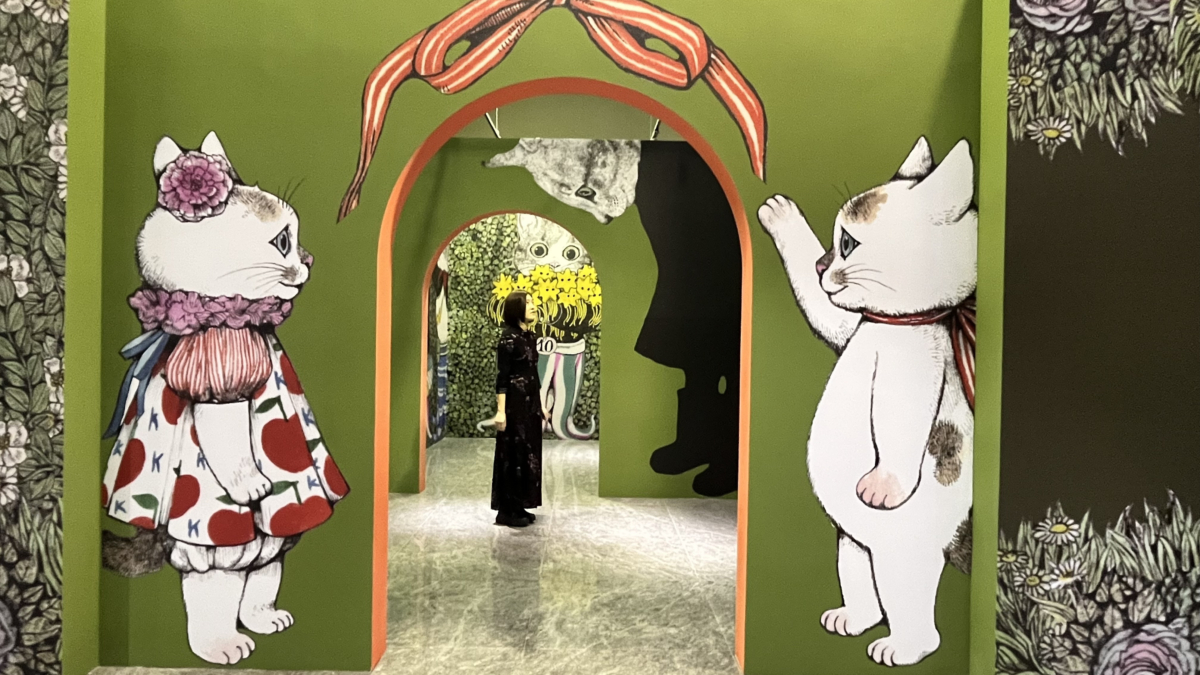 台灣限定拍照打卡區-巨大角色們所包圍隧道。