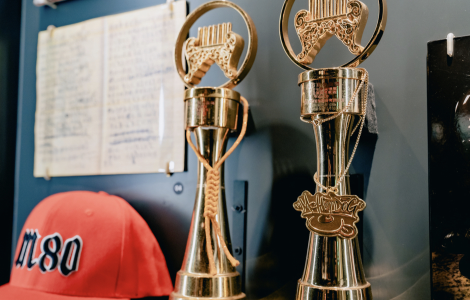 MC HotDog以《Wake Up》獲得的第十八屆金曲獎「最佳國語專輯」獎盃