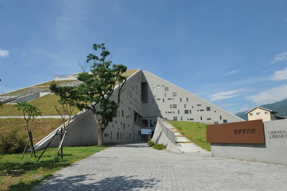 國立臺東大學圖書資訊館