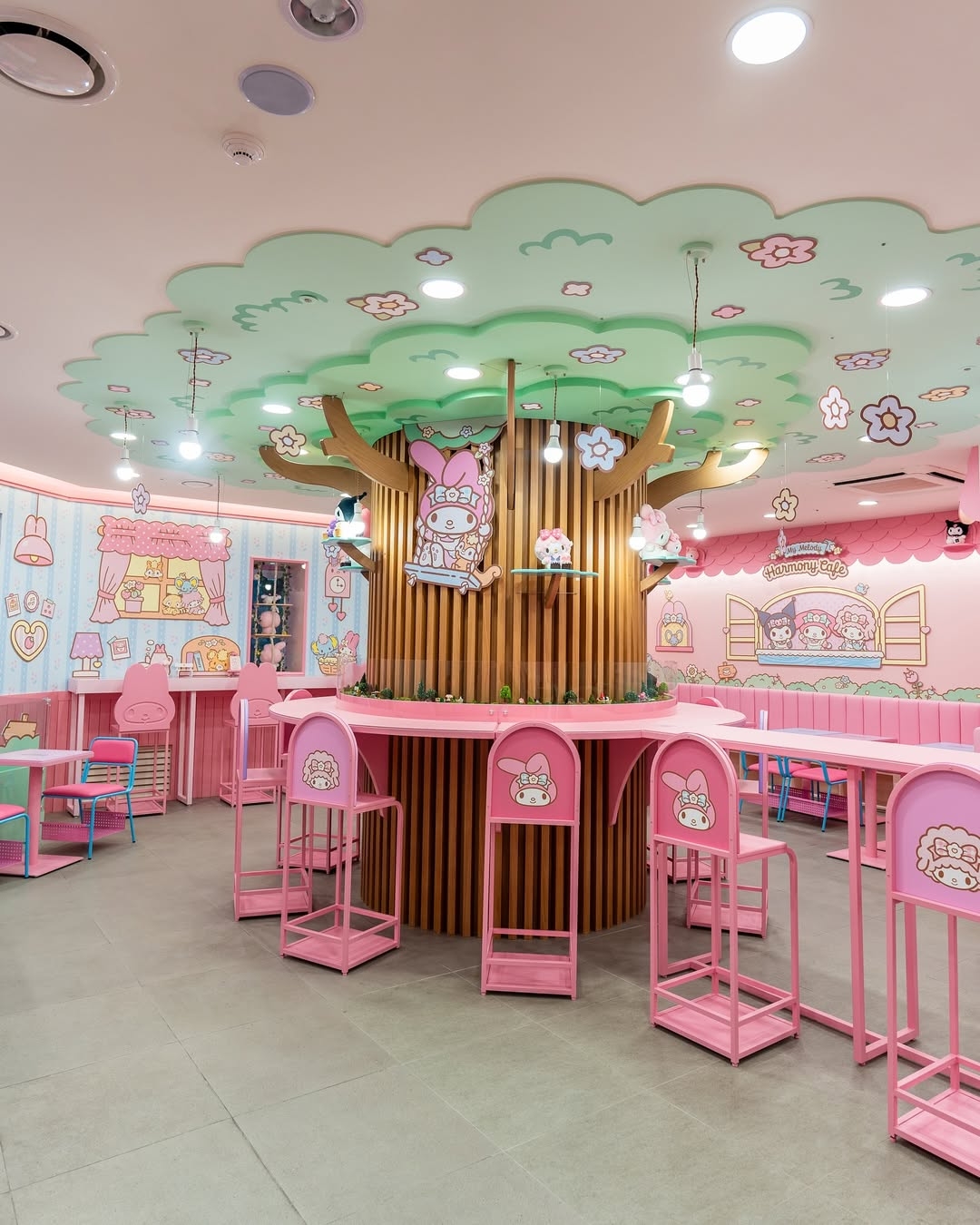 充滿粉色系的內裝