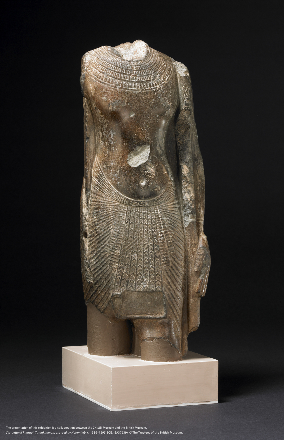 被霍朗赫布佔用的圖坦卡門雕像，約西元前1336–1295年。（EA37639）